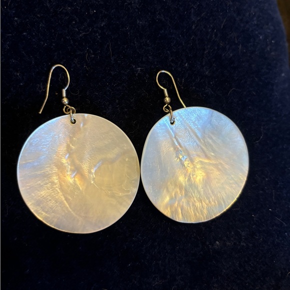 Shell earrings - Picture 2 of 2